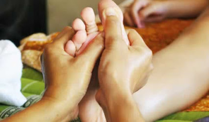 Reflexology, Massage and Acupuncture – 3 complementary ways to be pain free